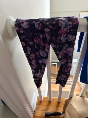 8 pairs of legggings. 5 pairs athleta, 2 pairs tablets and 1 pair adidas.